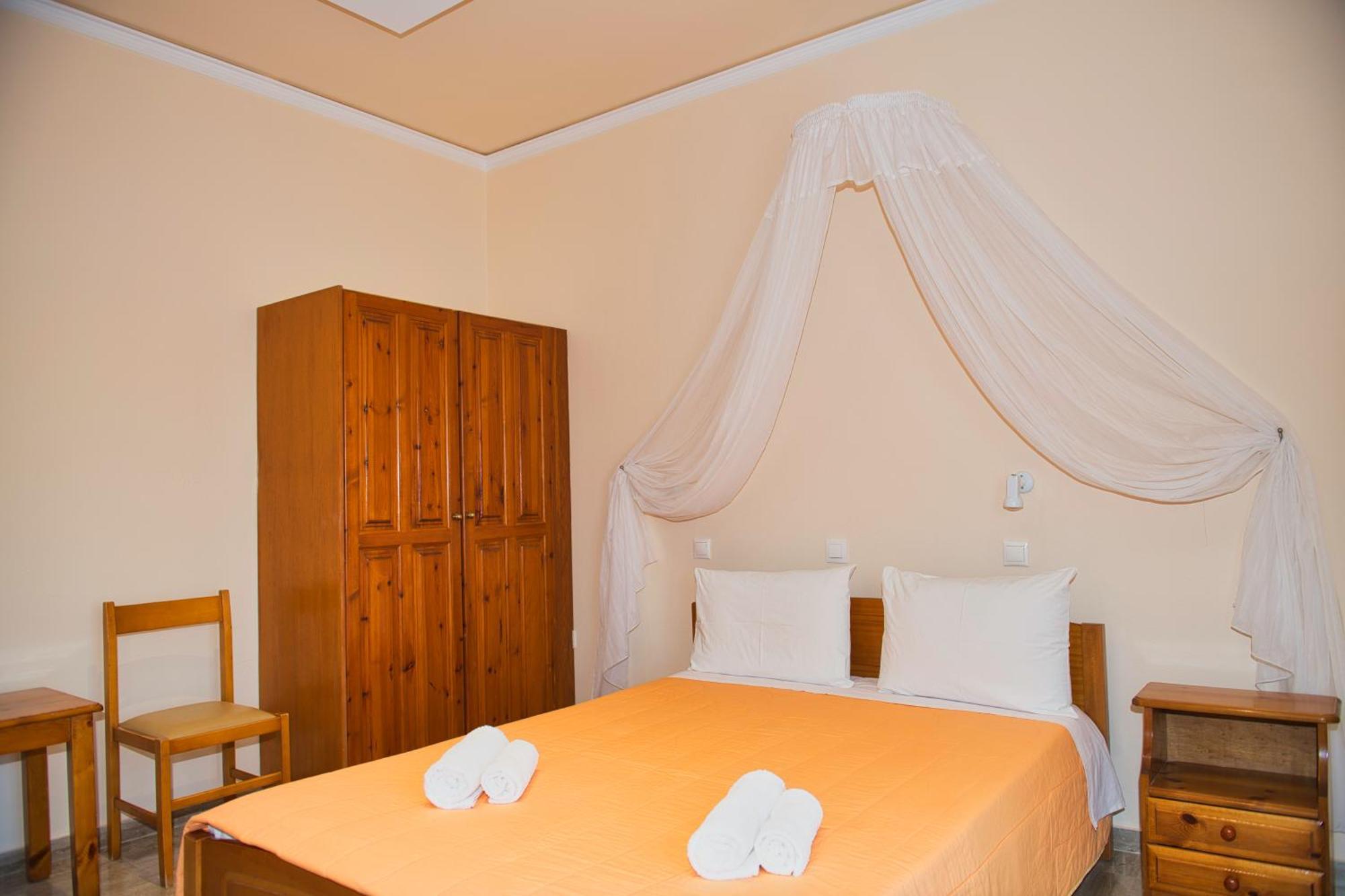 Villa Nikos Karamolegkos Kamari ภายนอก รูปภาพ