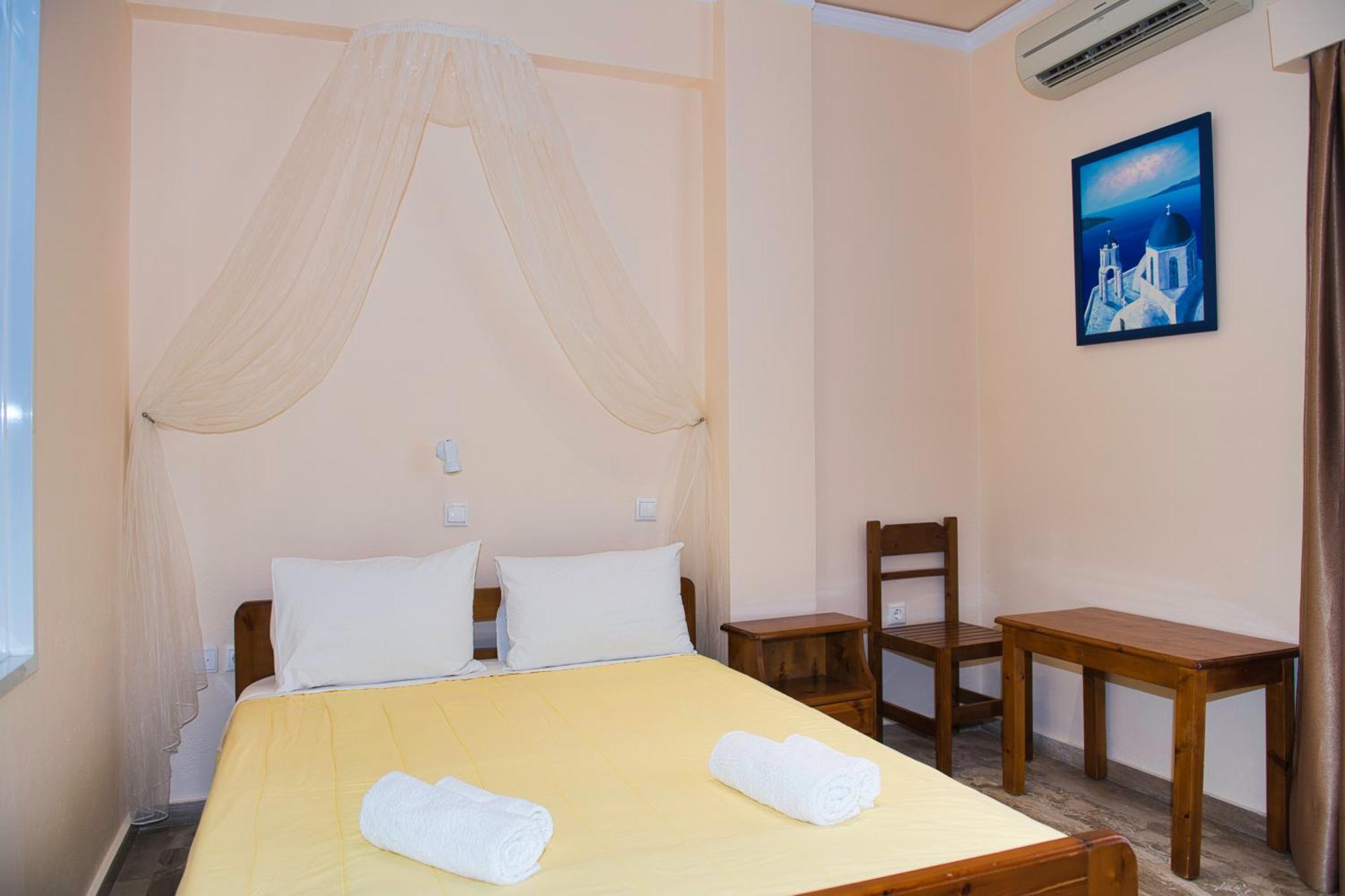 Villa Nikos Karamolegkos Kamari ภายนอก รูปภาพ