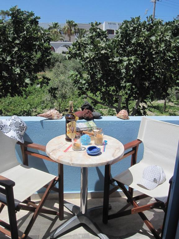 Villa Nikos Karamolegkos Kamari ภายนอก รูปภาพ